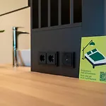 Eee *
